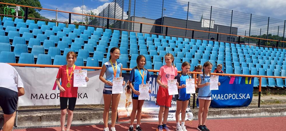 Kolejne sportowe sukcesy na koncie uczniów ze Szkoły Podstawowej w Sękowej na szczeblu rejonowym!